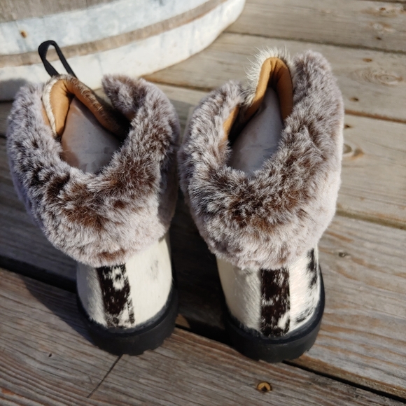 Genuine Cowhide & Leather Bootie Fur combat ankle black white sz 8 new - Picture 2 of 7